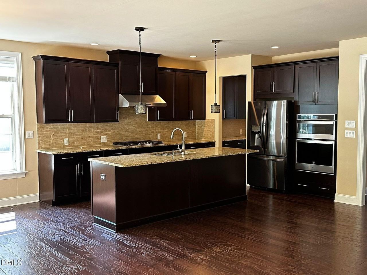 321 Parlier Dr - Photo 4 of 20