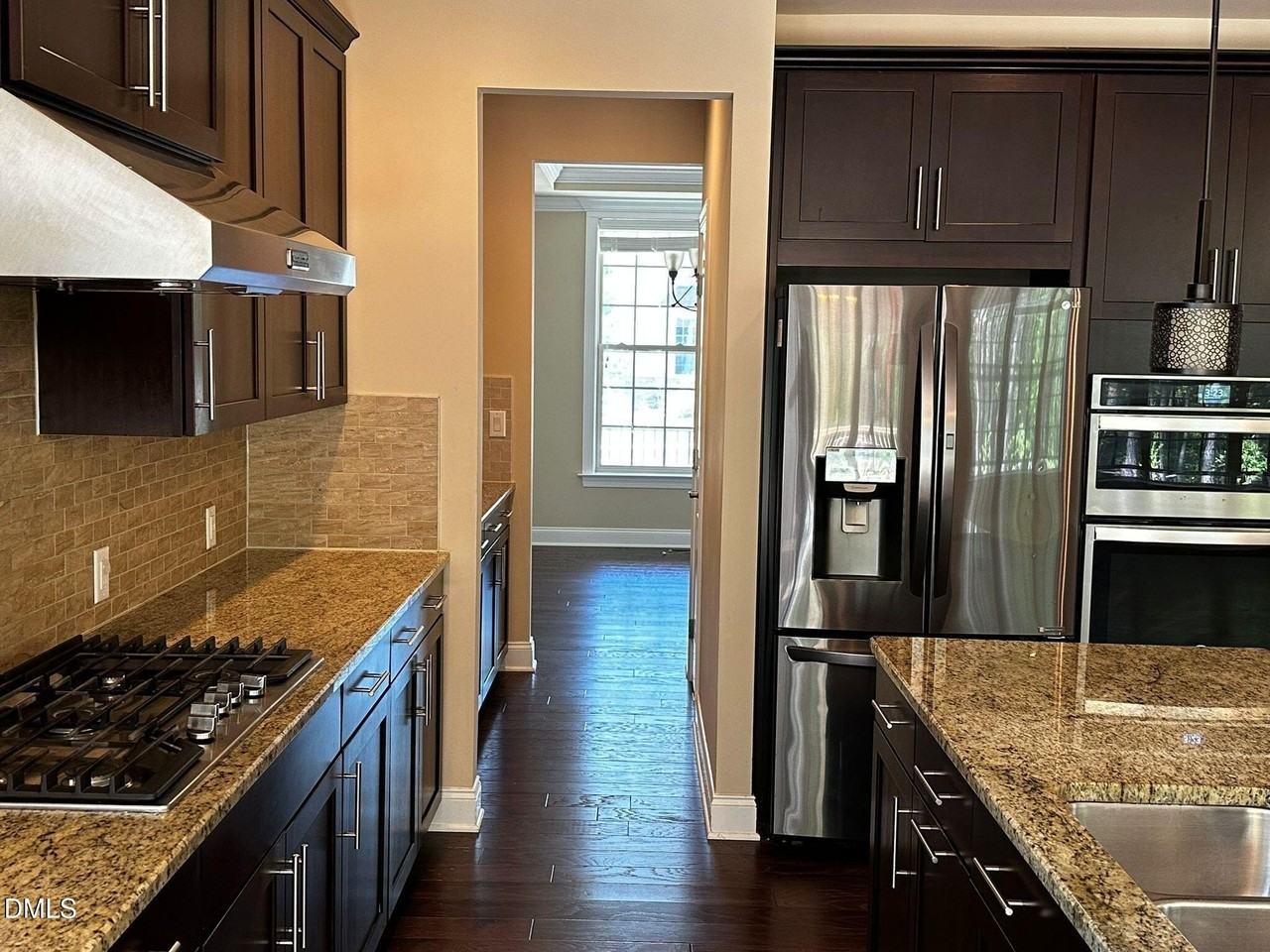 321 Parlier Dr - Photo 5 of 20