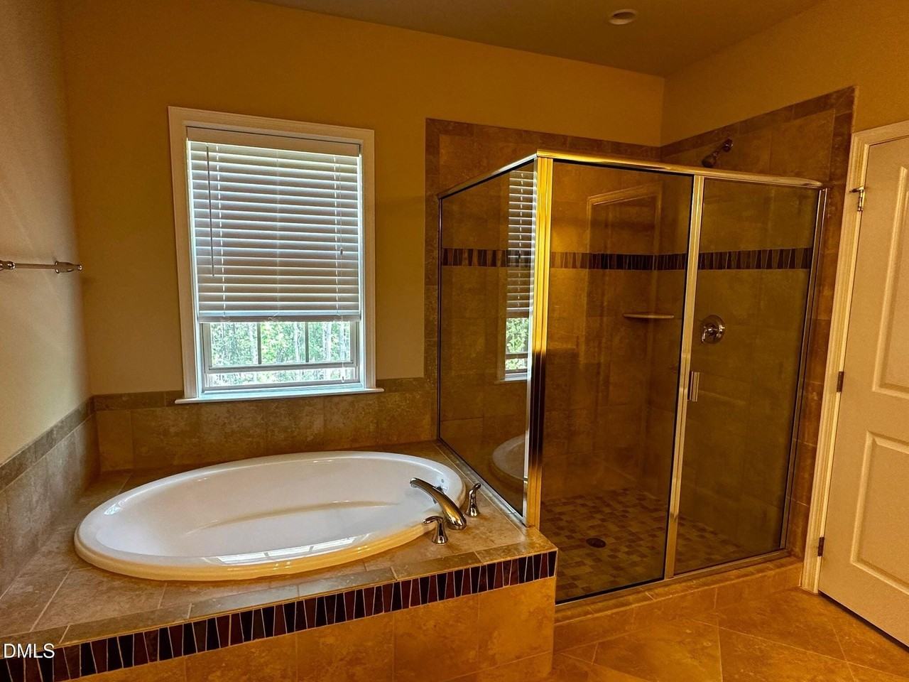 321 Parlier Dr - Photo 6 of 20