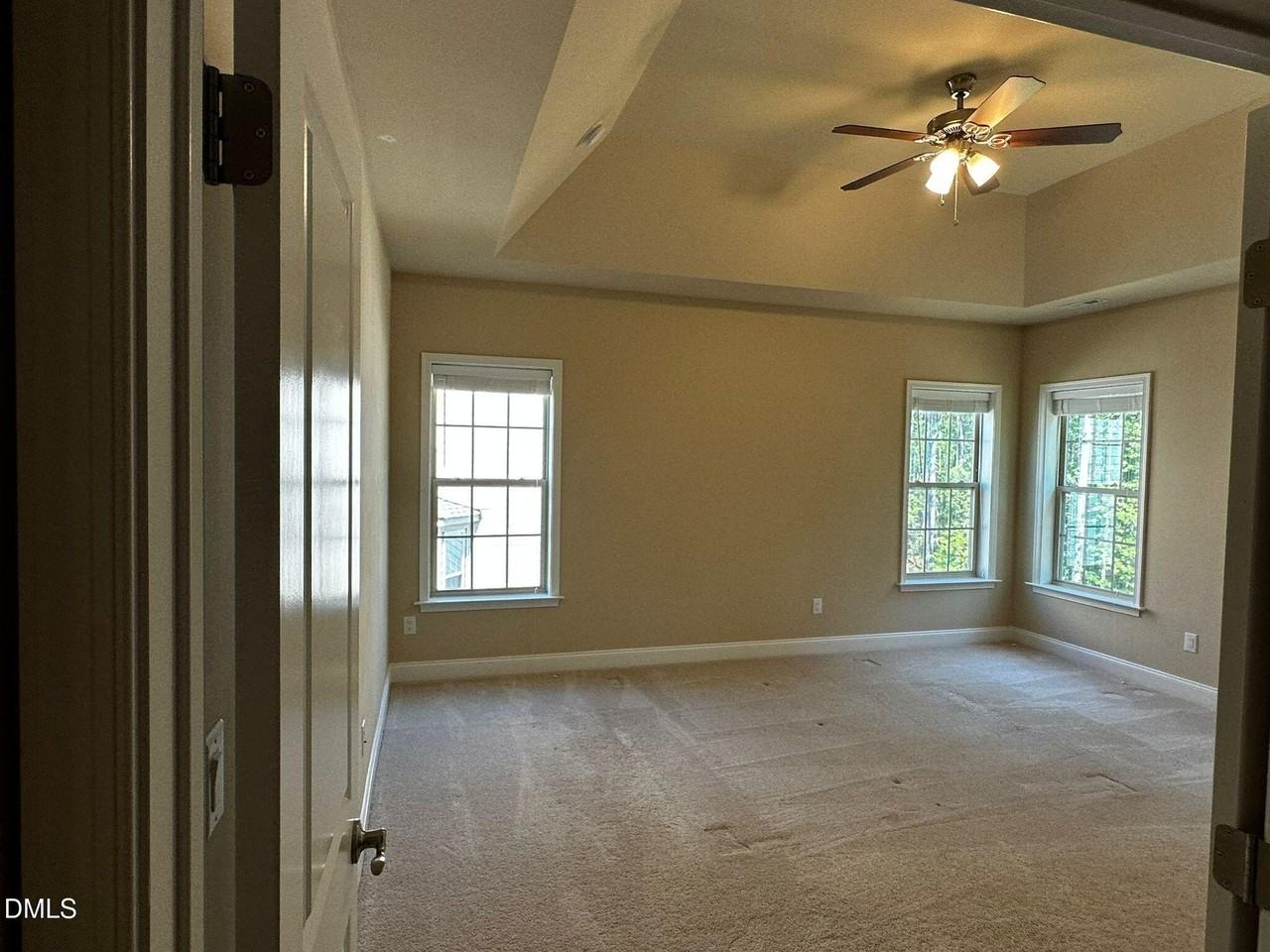 321 Parlier Dr - Photo 7 of 20