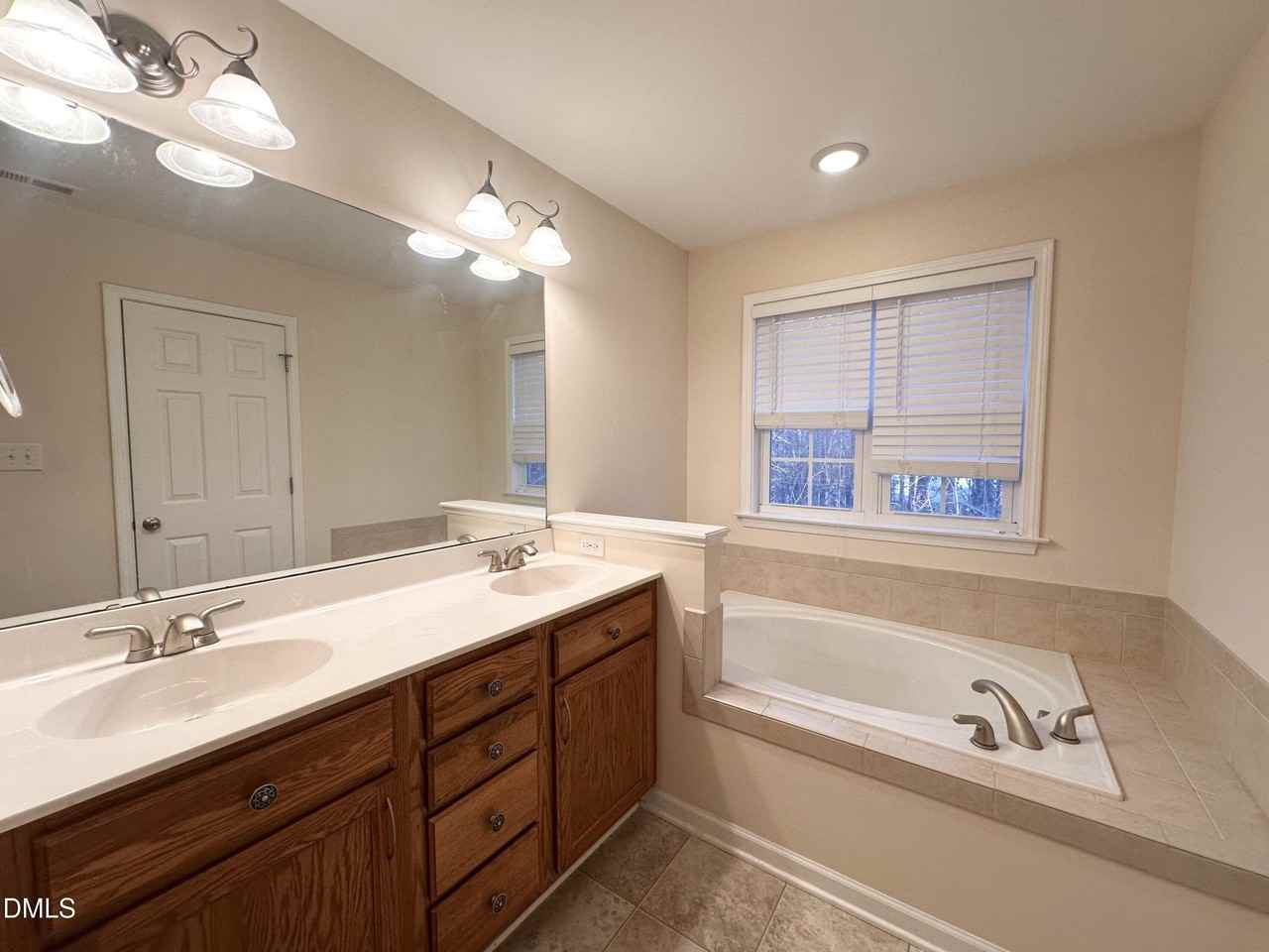 27 Great View Ct - Photo 7 of 15