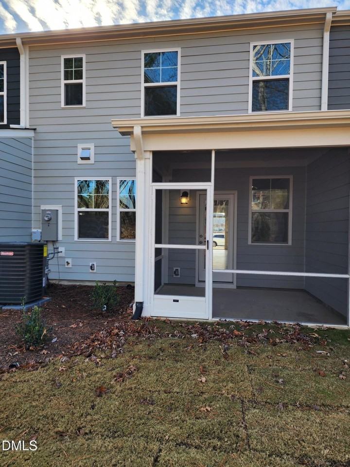 328 Deercroft Dr - Photo 5 of 15