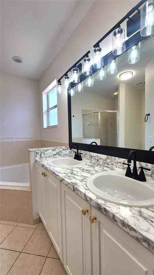 343 Northeast 36th Terrace - Photo 6 of 50