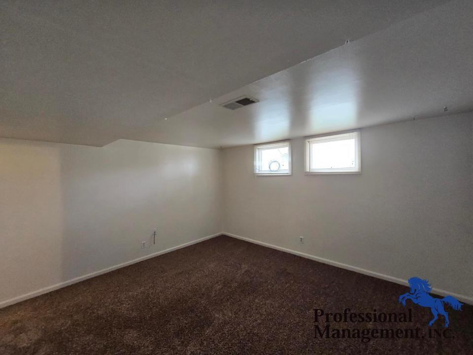 641 1/2 Avenue D - Photo 4 of 9