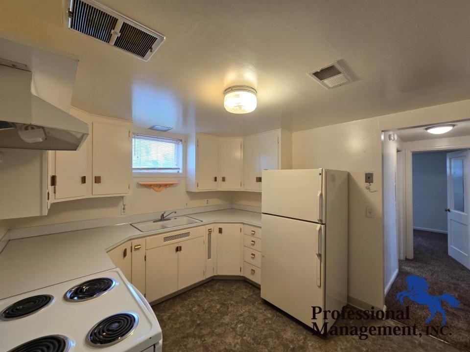 641 1/2 Avenue D - Photo 7 of 9