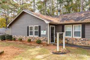 featured image of 125 N Bluff Rd