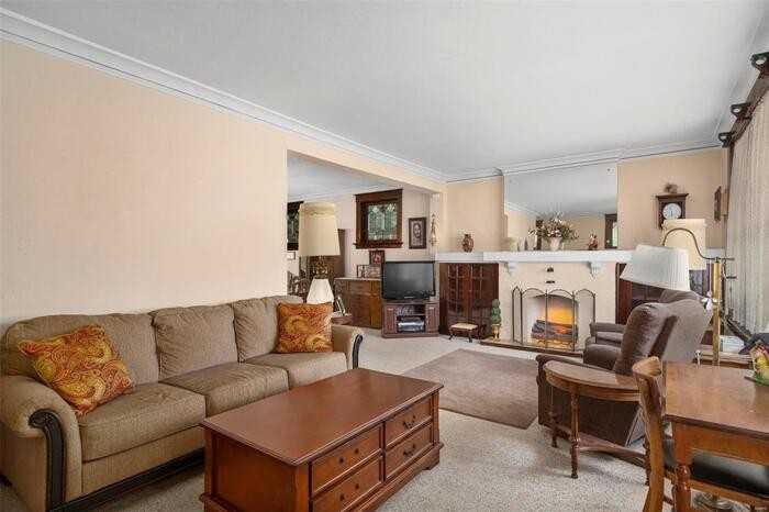 3637 Meramec St - Photo 5 of 31