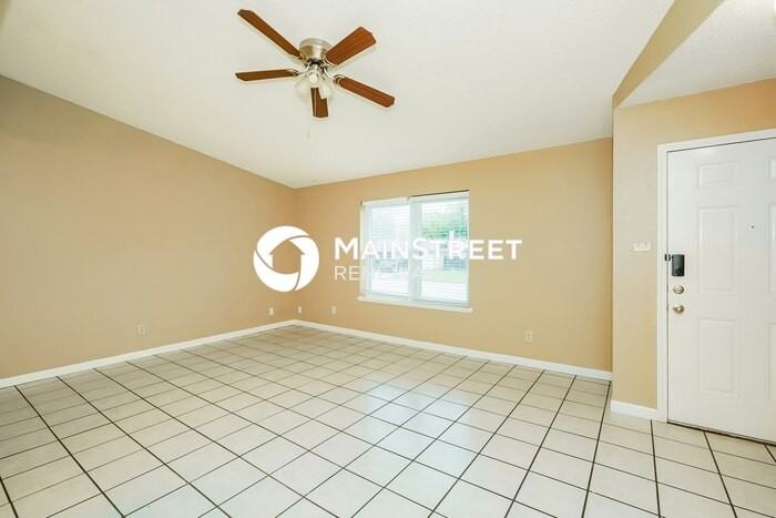 728 Poe St - Photo 2 of 17