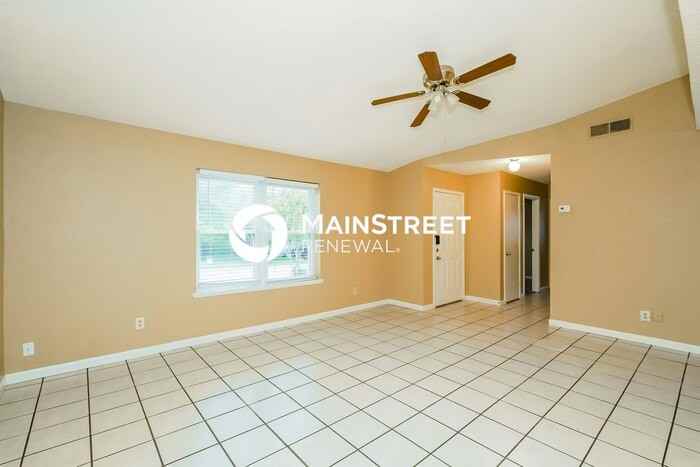 728 Poe St - Photo 4 of 17