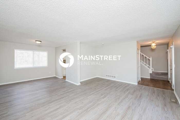 10146 Fillmore St - Photo 6 of 18