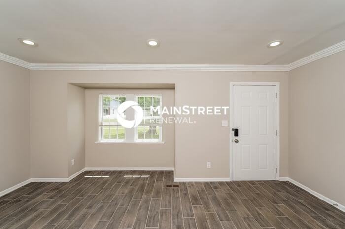 5240 Jean Dr - Photo 4 of 17