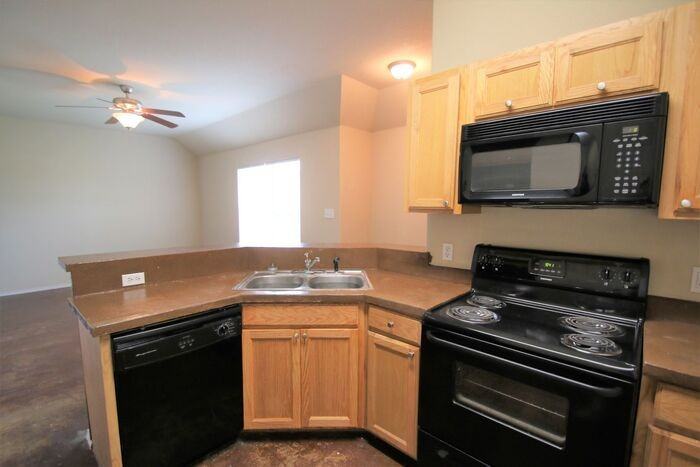 121 Lindas Creek Ln - Photo 2 of 20