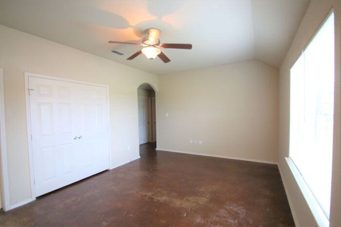 121 Lindas Creek Ln - Photo 3 of 20