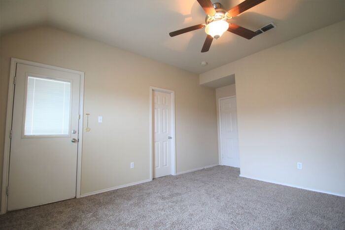 121 Lindas Creek Ln - Photo 7 of 20