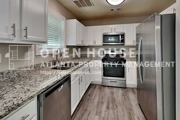 100 Rosemont Ct - Photo 6 of 20