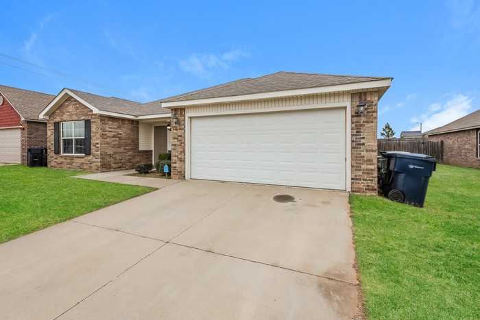 9329 Nw 70th St - Photo 4 of 19