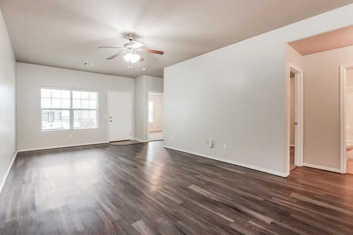 9329 Nw 70th St - Photo 6 of 19