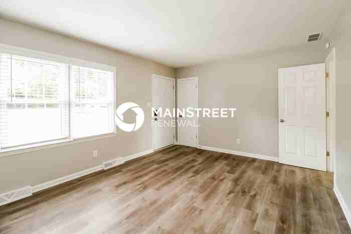 5721 Friendswood Dr - Photo 3 of 16