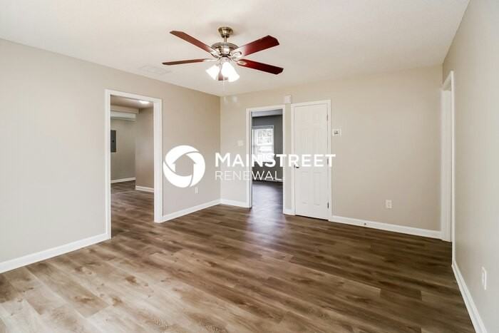 5721 Friendswood Dr - Photo 4 of 16