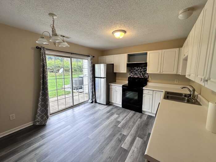 2112 Walnut Bluffs Ln - Photo 6 of 16