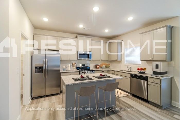 584 Quiet Cloud Dr - Photo 3 of 17