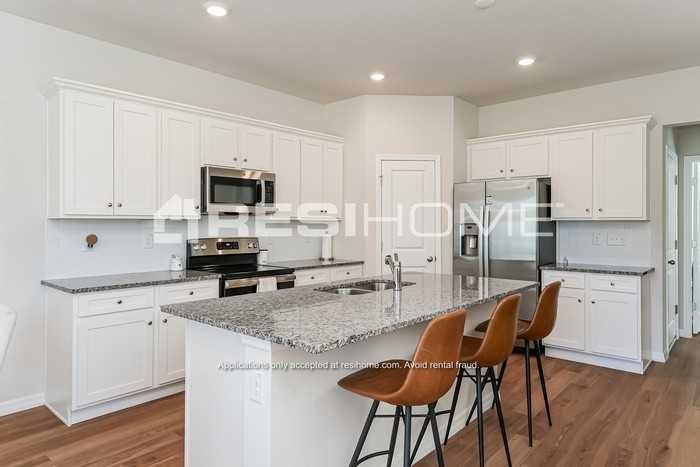 28265 Wave Crest Pl - Photo 3 of 20