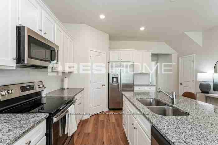 28265 Wave Crest Pl - Photo 4 of 20