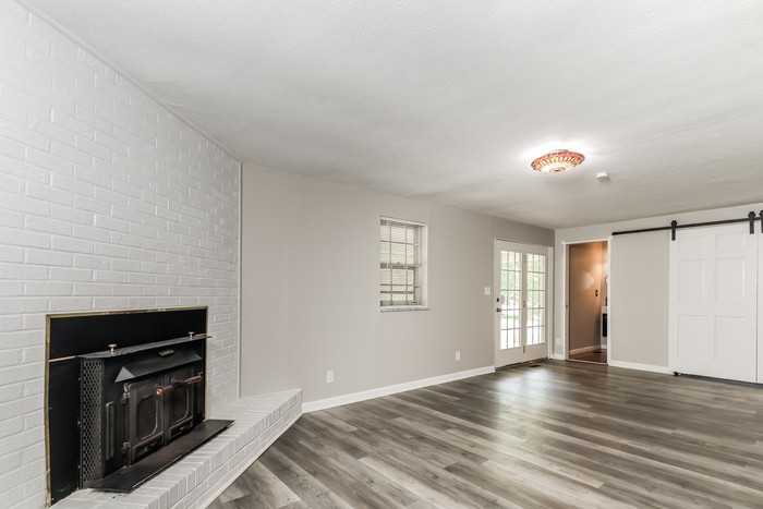 4361 Hillcrest Dr - Photo 5 of 13