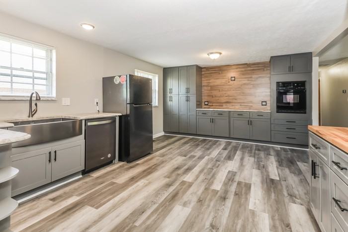 4361 Hillcrest Dr - Photo 6 of 13