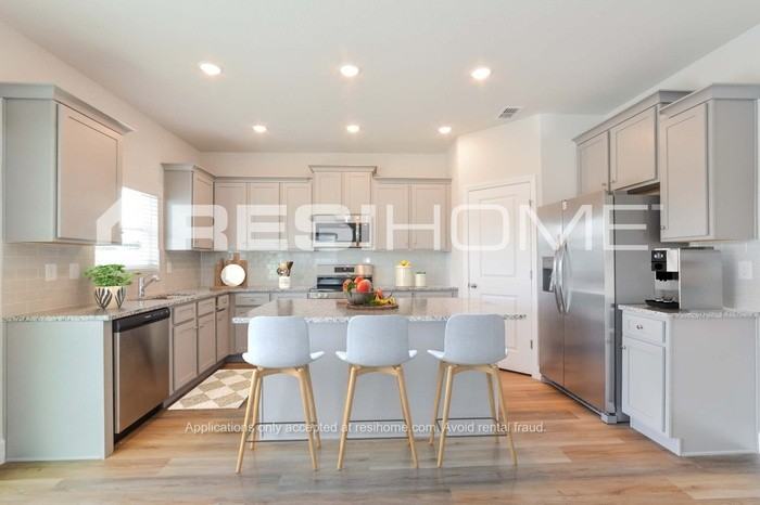 8108 Patagonia Dr - Photo 3 of 17