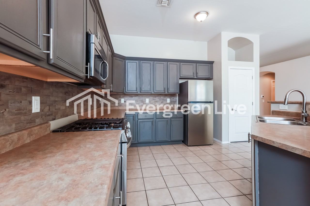 7961 W Hawk Eagle Ct - Photo 4 of 15