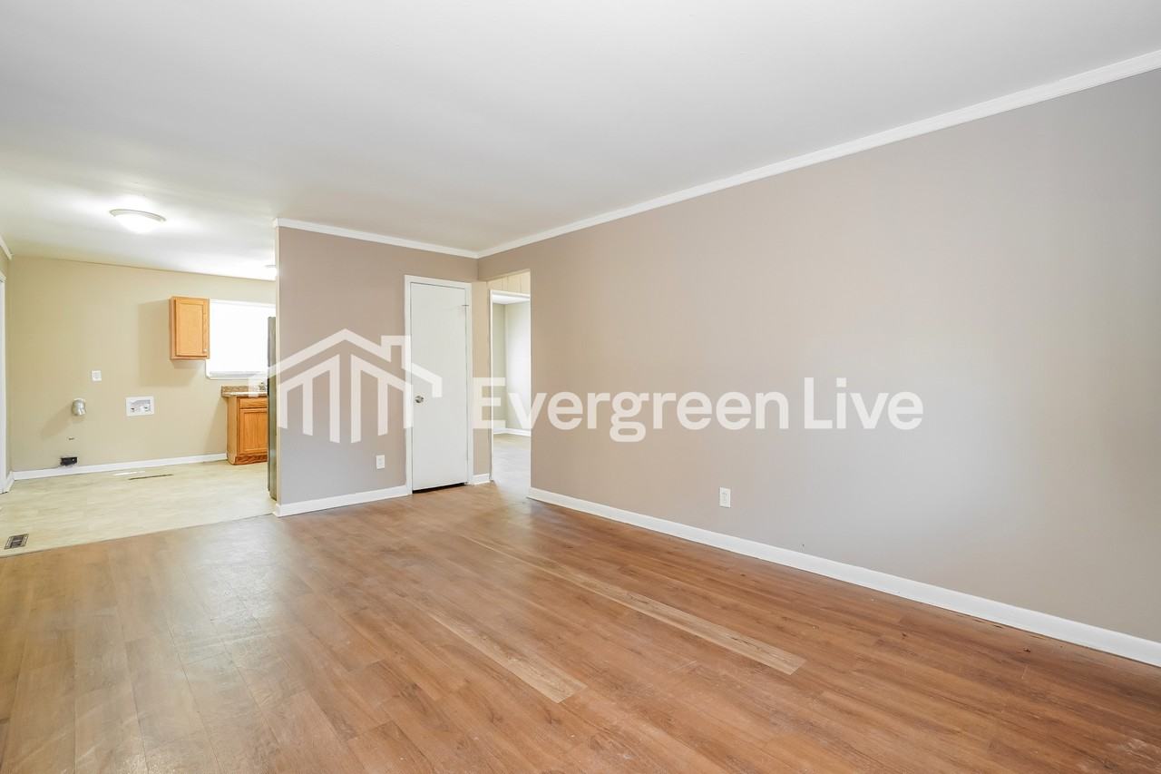 1634 Huxley Dr - Photo 2 of 15