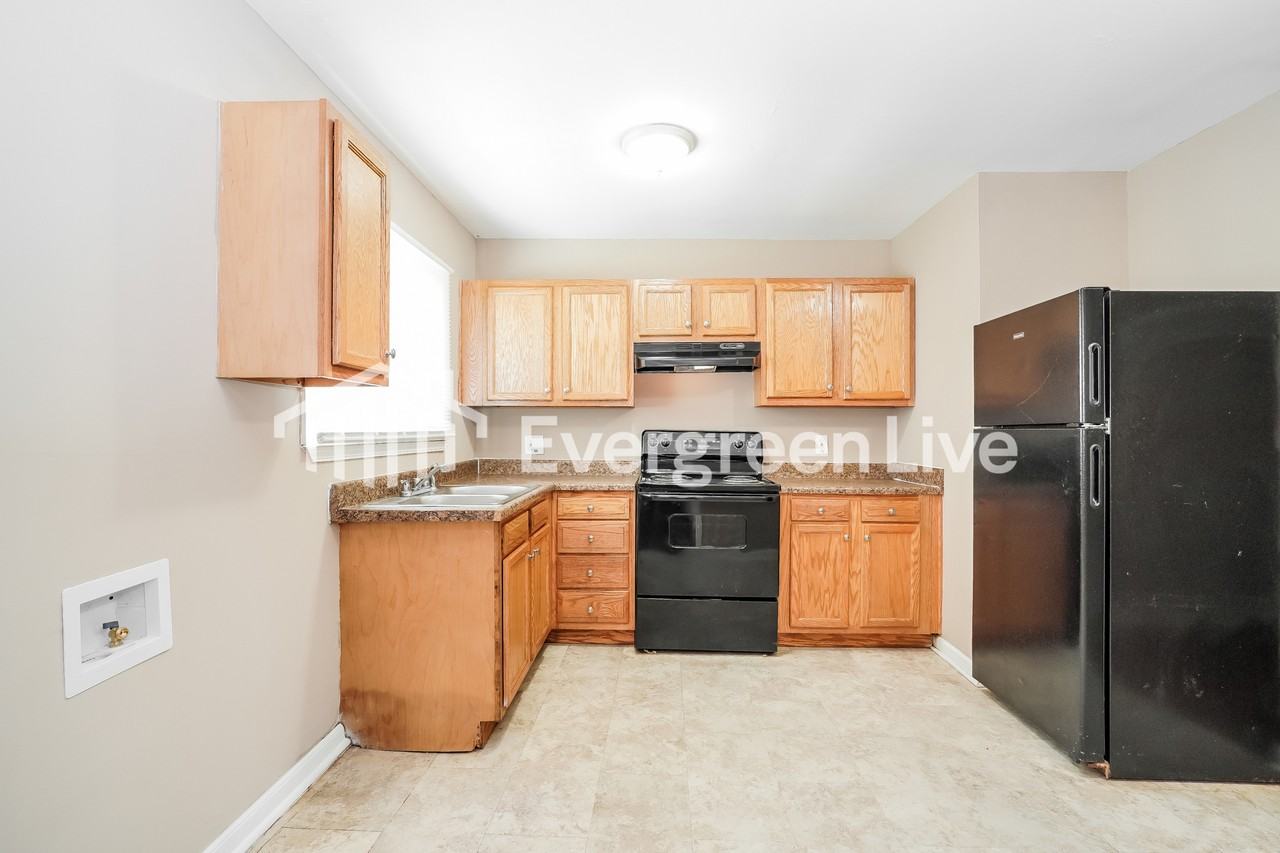 1634 Huxley Dr - Photo 5 of 15