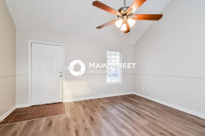 7098 Hampton Dr - Photo 5 of 16