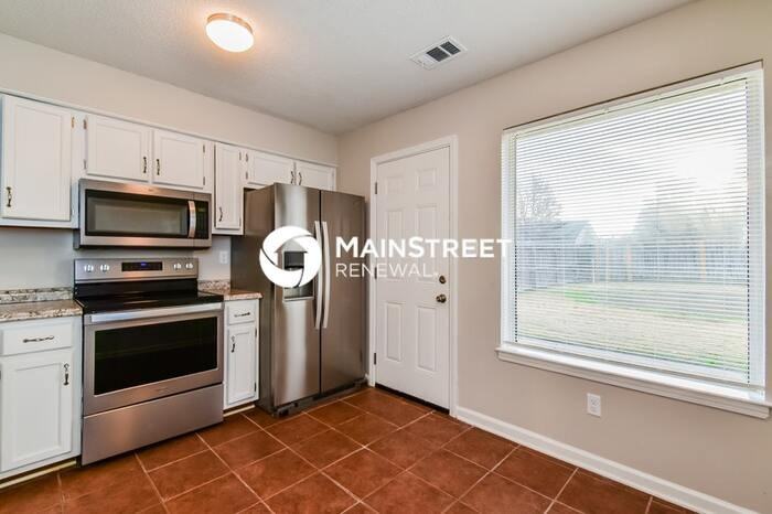 7098 Hampton Dr - Photo 6 of 16