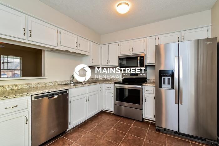 7098 Hampton Dr - Photo 7 of 16