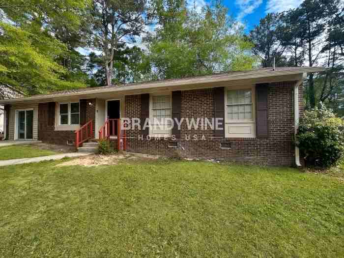 2560 Foxlair Trl