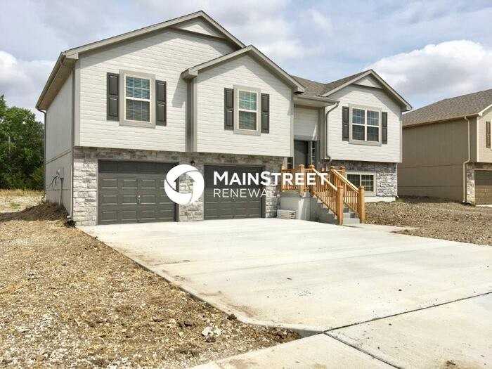 516 S Poplar St - Photo 3 of 40