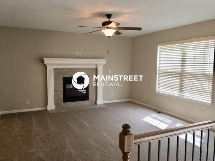 516 S Poplar St - Photo 5 of 40