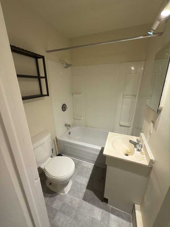 1605 Queen Street East #2 - Photo 5 of 6