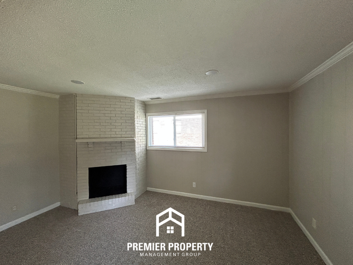 1842 Brookhaven Dr - Photo 3 of 17