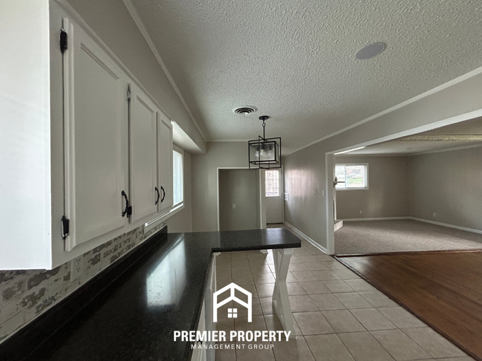 1842 Brookhaven Dr - Photo 4 of 17