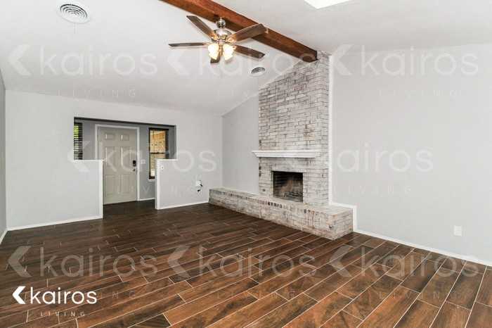 8202 Laredo Trl - Photo 2 of 17