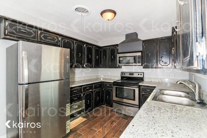 8202 Laredo Trl - Photo 5 of 17