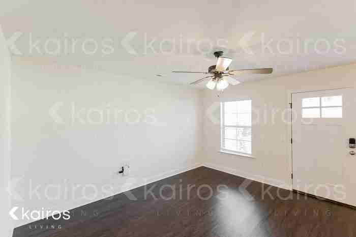 609 Wellingburg Rd Se - Photo 2 of 16