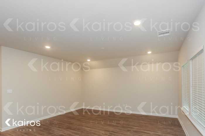 11486 Brookwood Dr - Photo 2 of 17