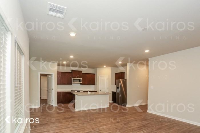 11486 Brookwood Dr - Photo 4 of 17