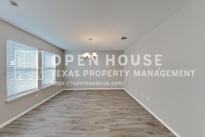 1016 Silver Spur Ln - Photo 7 of 21