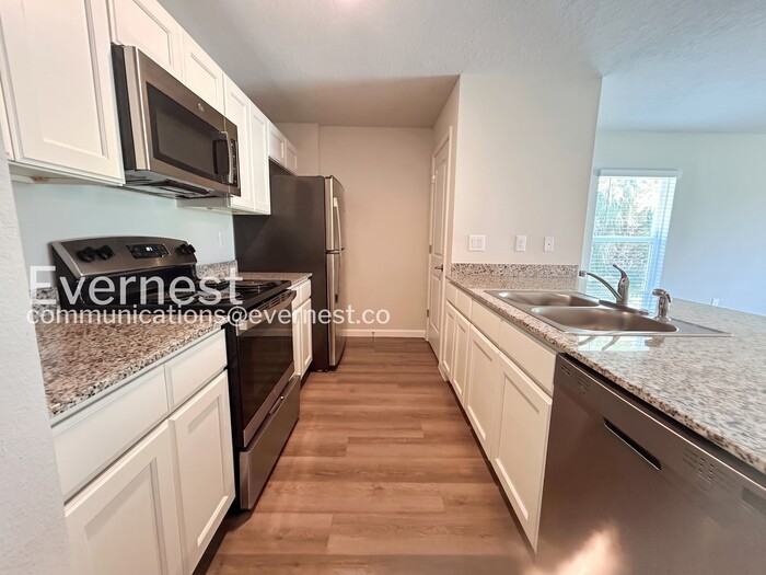 8 Round Table Ln - Photo 3 of 21