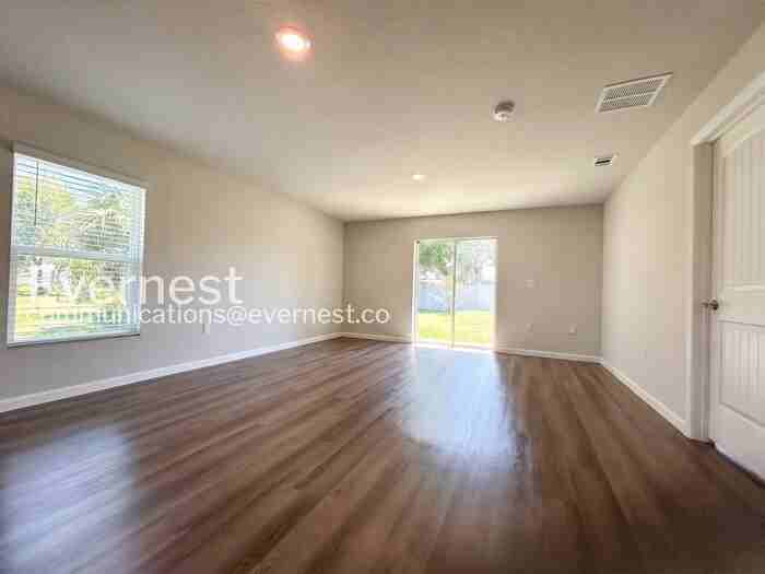 8 Round Table Ln - Photo 4 of 21